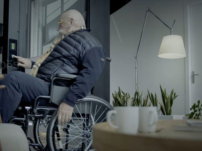 Cibes Air ลิฟท์คนพิการที่มีราวจับเป็นปุ่มกด