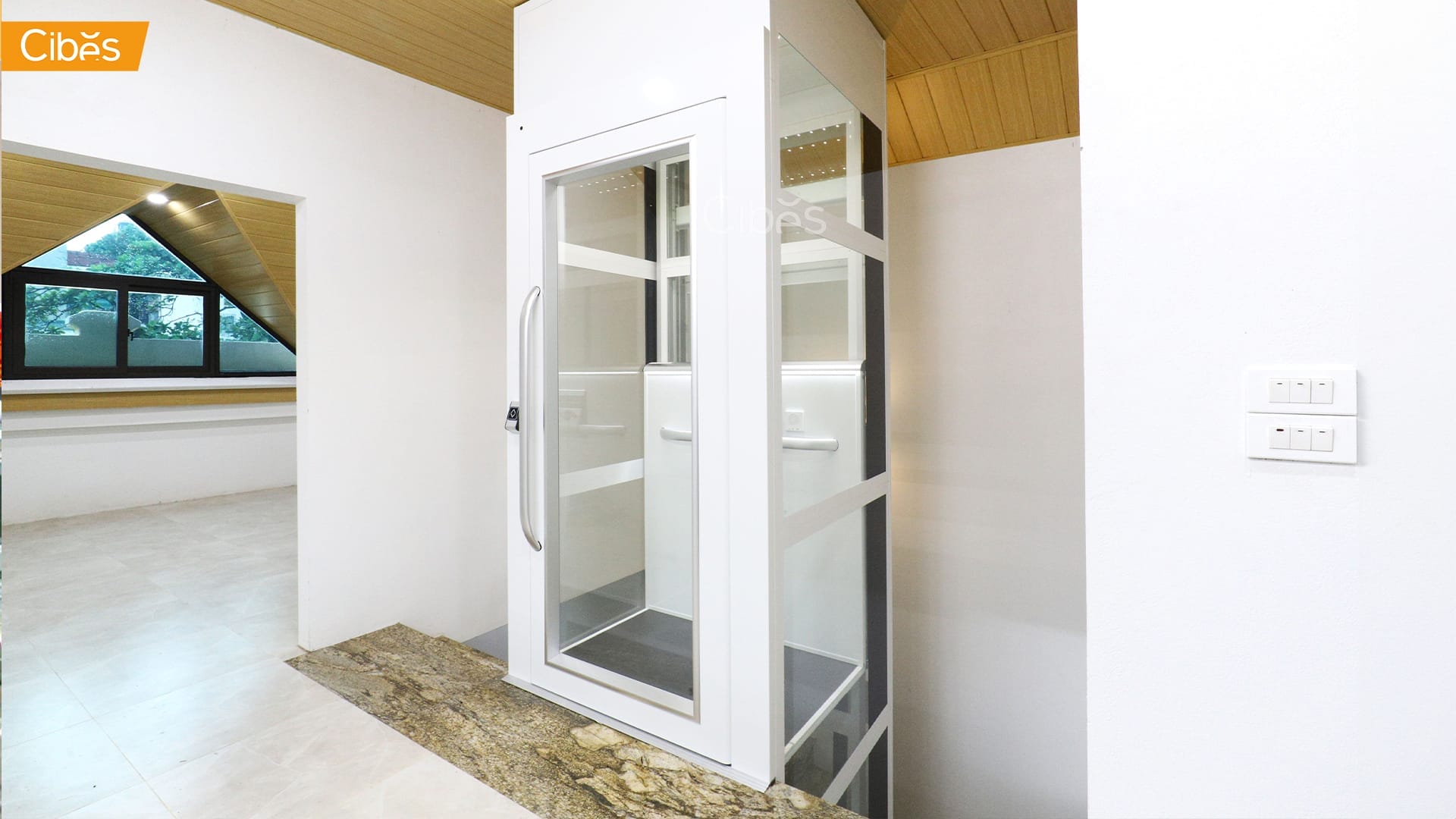 ตัวอย่างโครงการ Cibes Uno ลิฟท์บ้าน 3 ชั้น Cibes Uno Standard ลิฟท์บ้าน 3 ชั้น สี RAL9016 (White) (ขนาด 835×1150)| ภาพตัวอย่างลิฟท์บ้าน