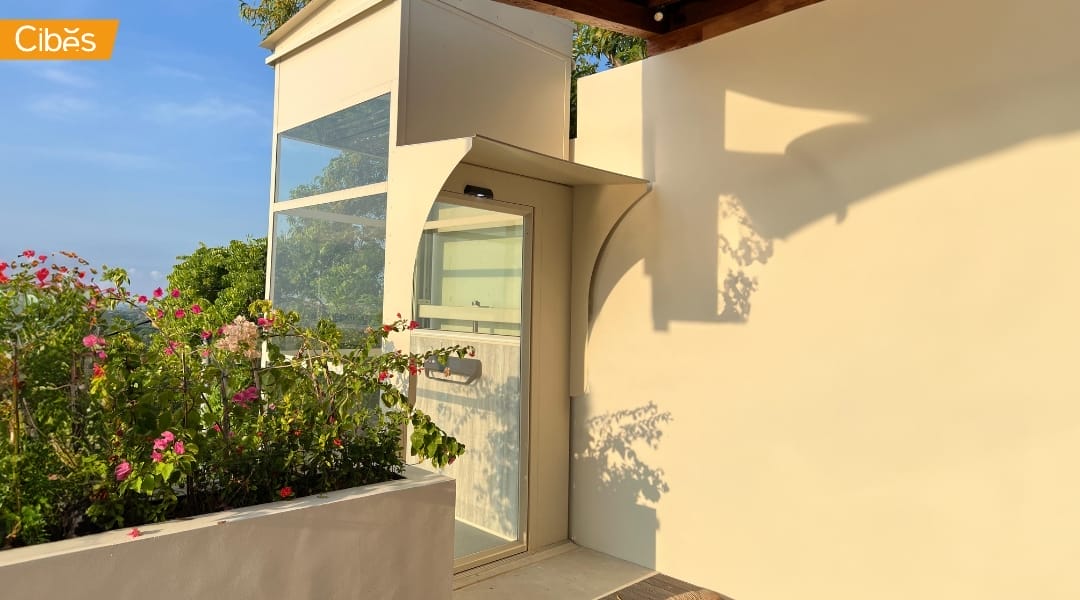 External Shaft with Panoramic Glass Enclosure: Best for Curb Appeal